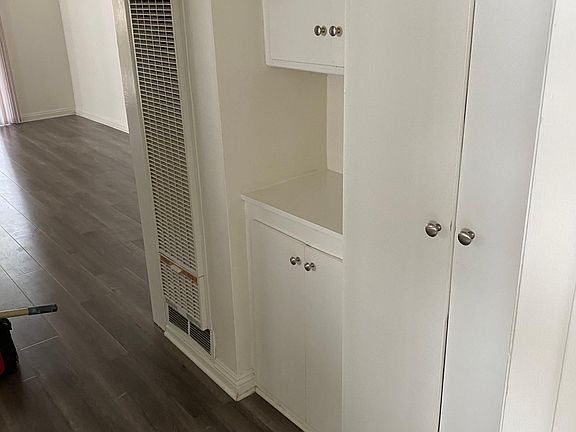 3rd image of 1012 N Laurel Ave #7