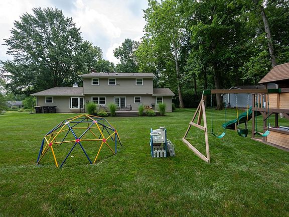 3rd image of 10218 Arbor Trl