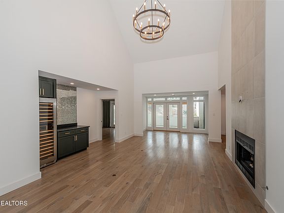 4th image of 1356 Orleans Dr