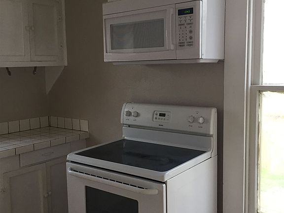 3rd image of 821 Live Oak St #A