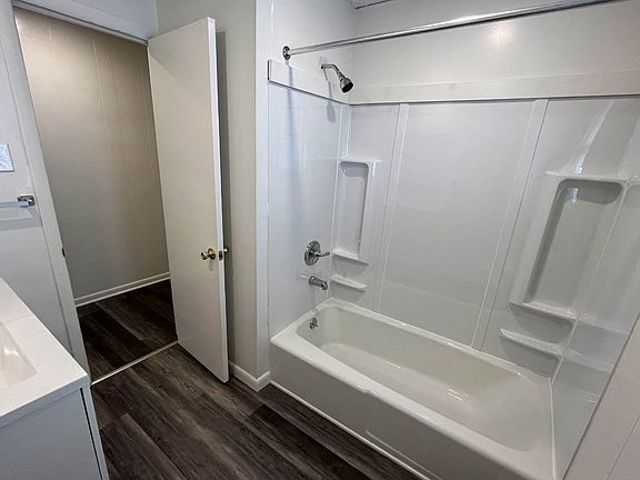 5th image of 452 W Philadelphia St #1