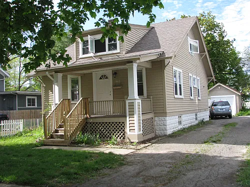 962 Sheridan St Photo 1