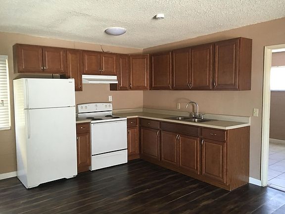 3rd image of 2925 Stewart Ave APT 4