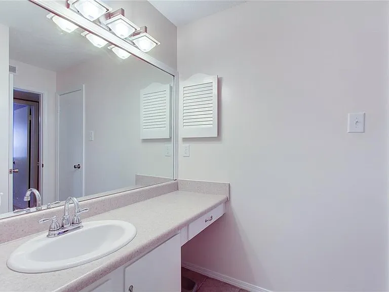 6050 Grelot Rd #103 — Photo 6