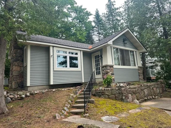 130 Hillcrest Ave, Harrison, MI 48625