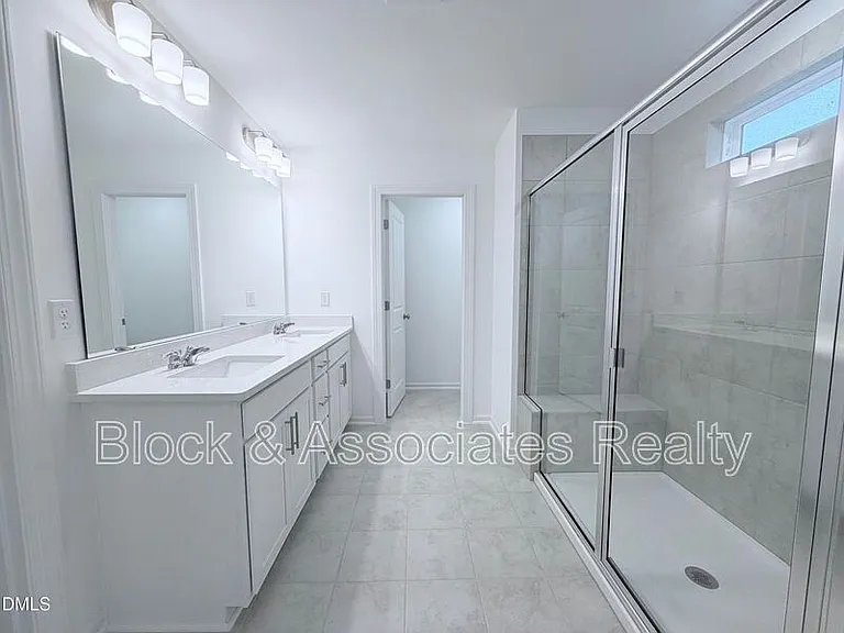 611 Contento Ct — Photo 14