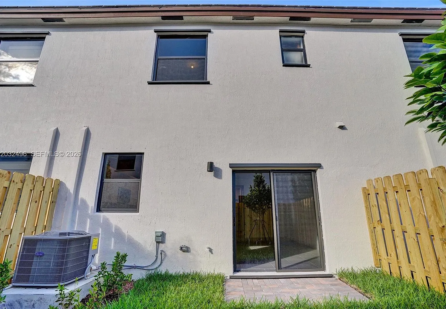 3 bed, 2.5 bath, 1442 sqft, $2,550 — Photo 3