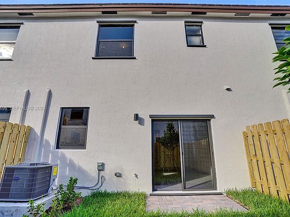 3rd image of 2542 SE 29th St #2542
