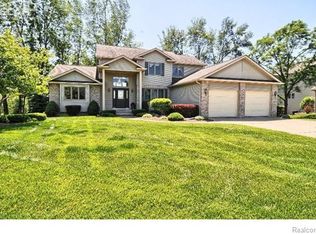 1403 Eden Gardens Dr, Fenton, MI 48430