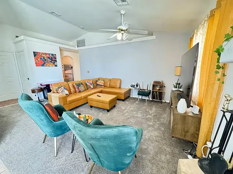 2576 McCormick Blvd — Photo 5