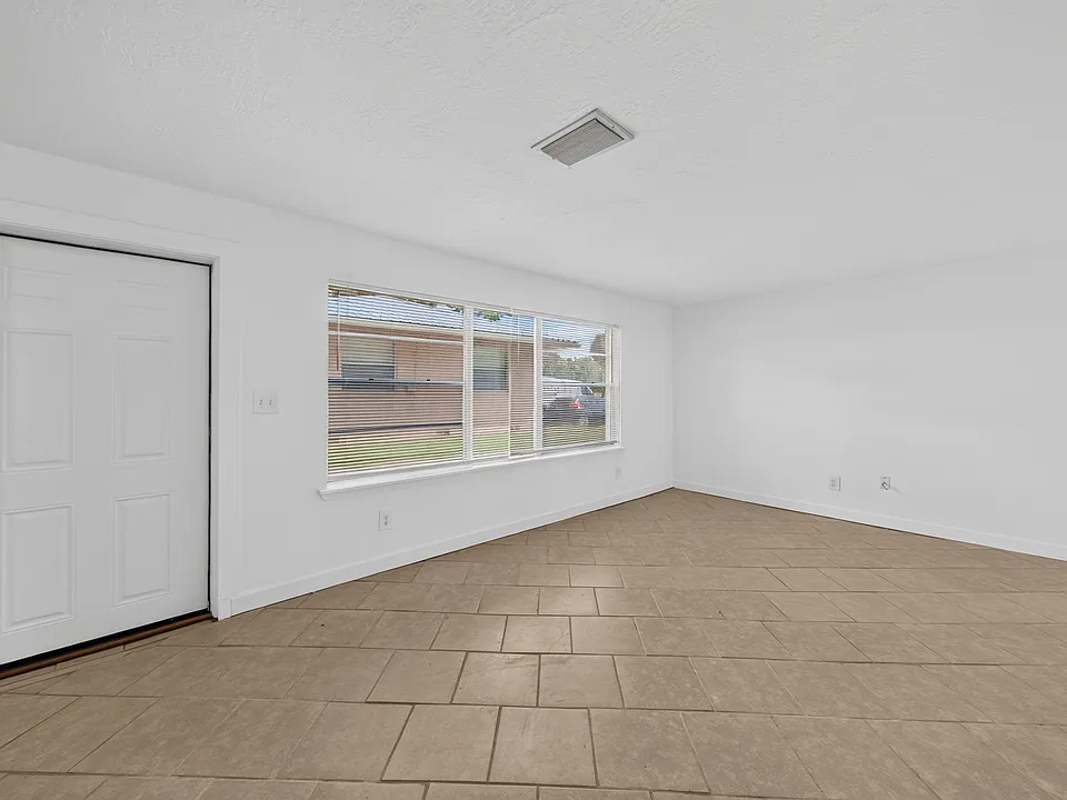 313 Laurel St #3