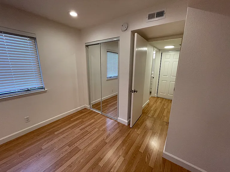 1 Laurel St #102 — Photo 8