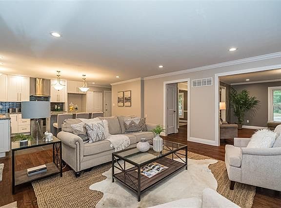 2nd image of 333 Quinnmore Dr