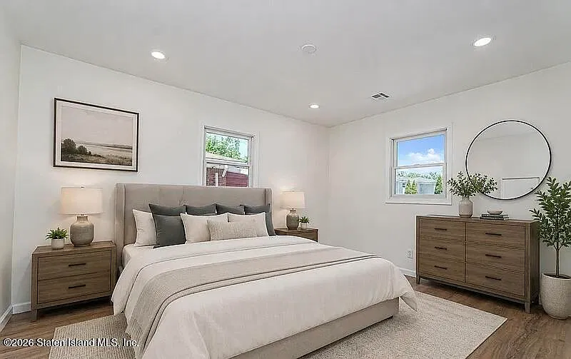 3 bed, 1.0 bath, 1100 sqft, $2,980 — Photo 2