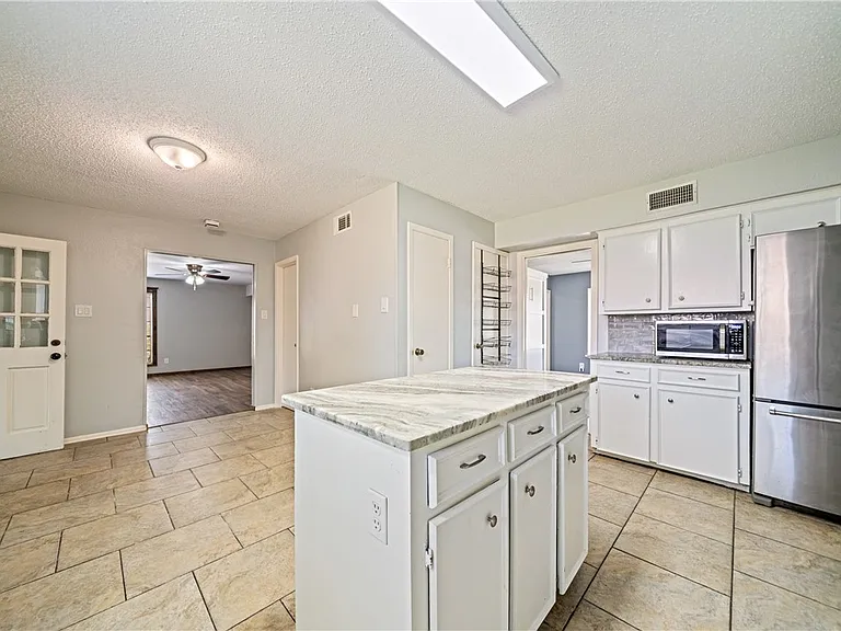 2445 Cricket Hollow St — Photo 13