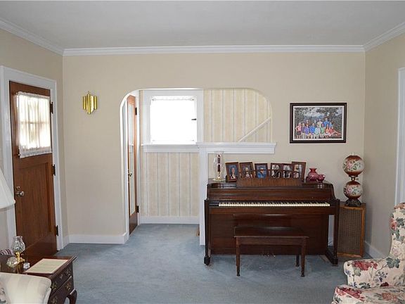3rd image of 111 Dell Park Ave