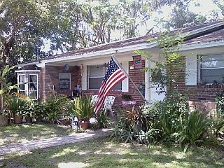 lrg fenced yd/huge oaks