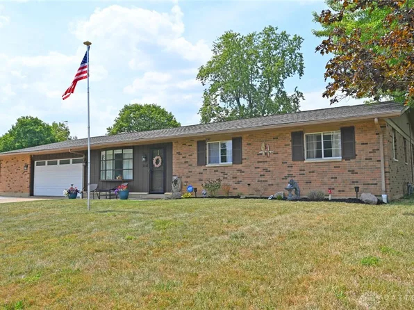 2135 Granada Dr, Dayton, OH 45431