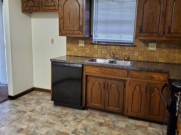 Kitchen eat in kitchen