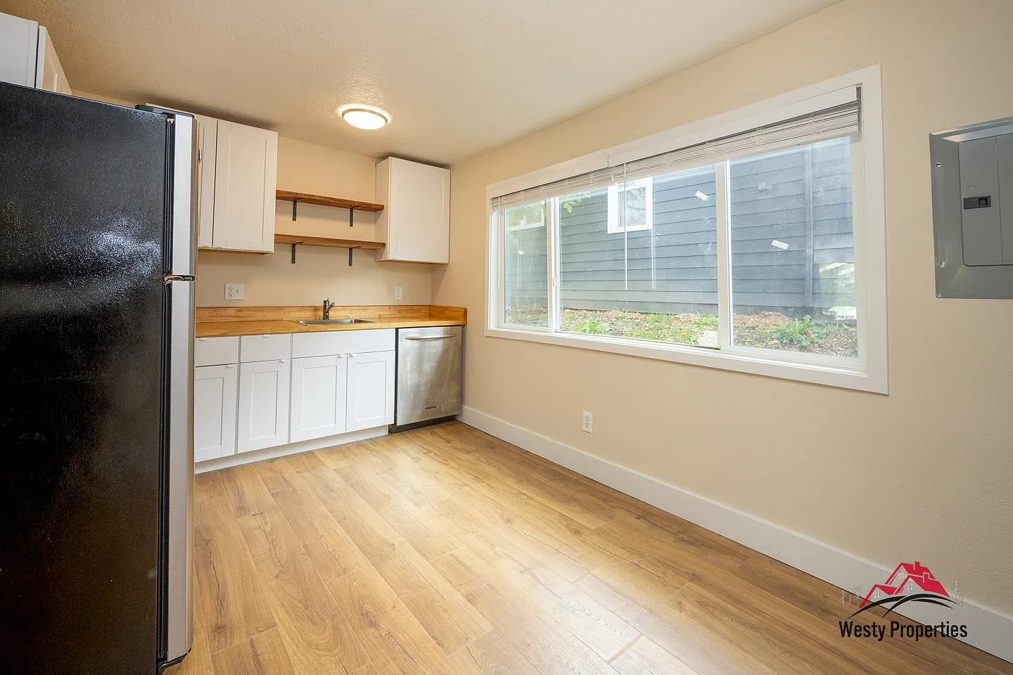 212 North Dekum Street - Unit 1 — Photo 2