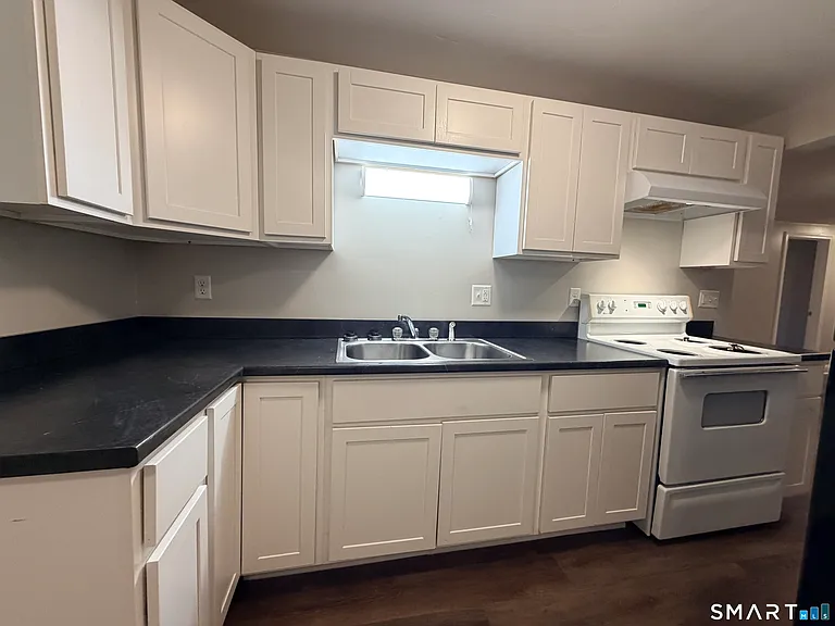 415 School St — Photo 3