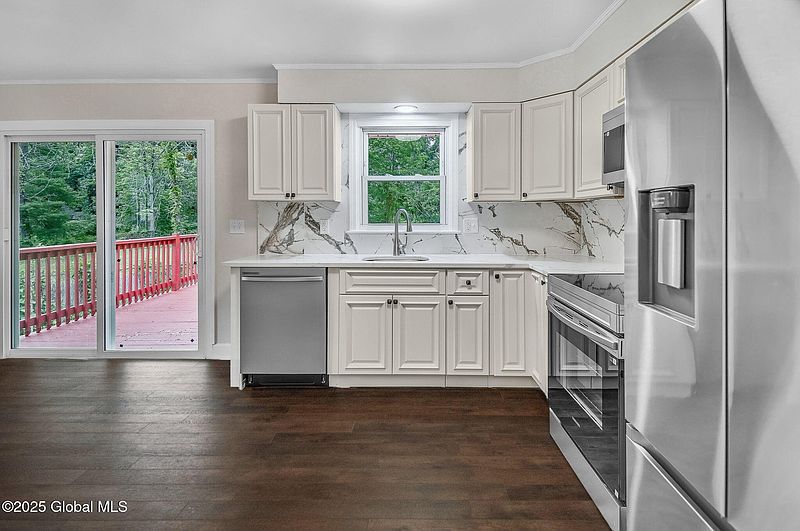 5th image of 311 Old Loudon Road