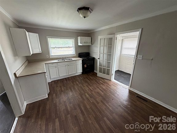5th image of 1320 Kenly St