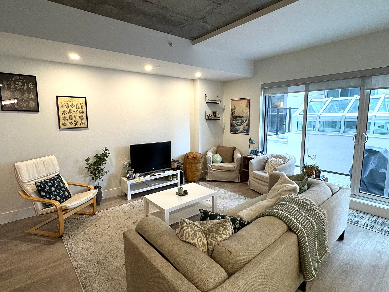 2 bed, 1000 sqft, $2,795 — Photo 3