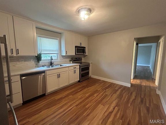 3rd image of 905 Glenn Ave