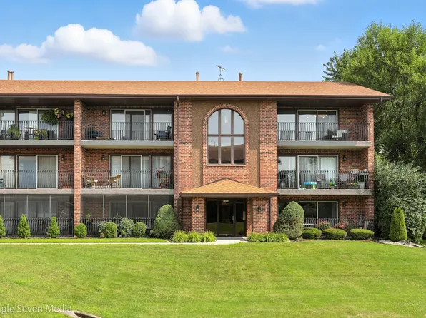 8202 Millstone Dr APT 3A, Palos Hills, IL 60465