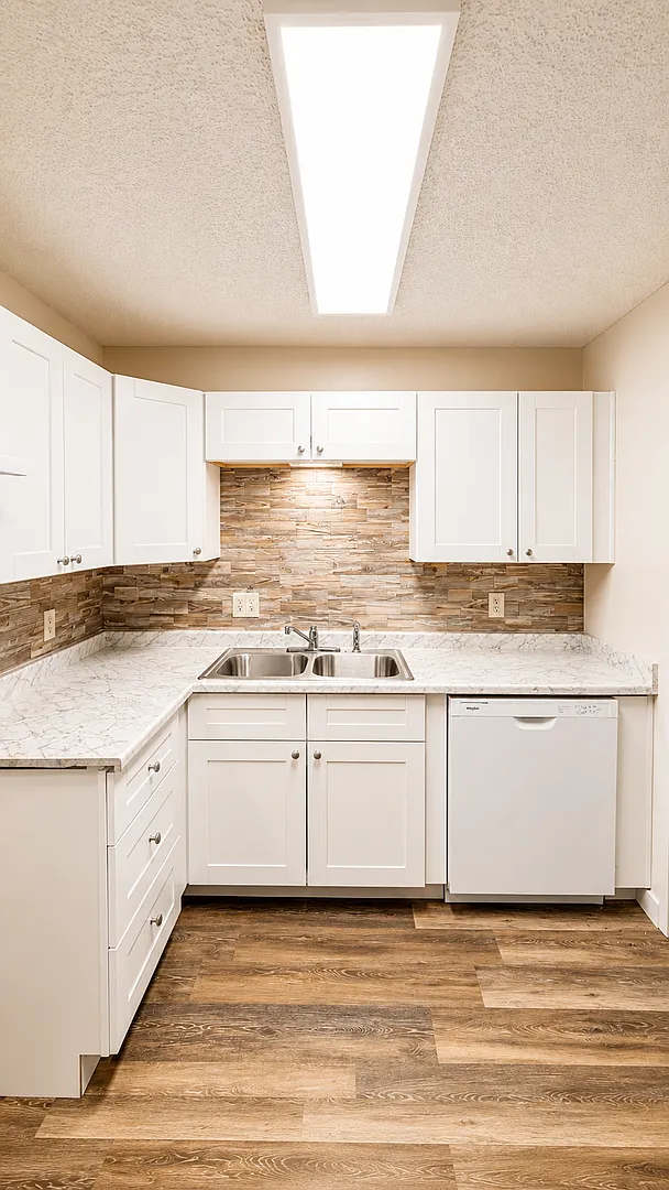 Updated And Fresh! One Bedroom, One Bathroom! — Photo 4