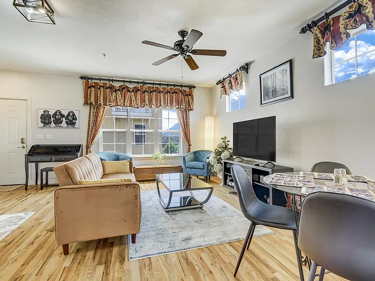 Living room

Desk for work if needed and table and chairs for dining!