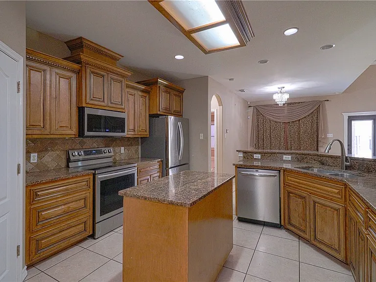 6842 Old Square Dr — Photo 6
