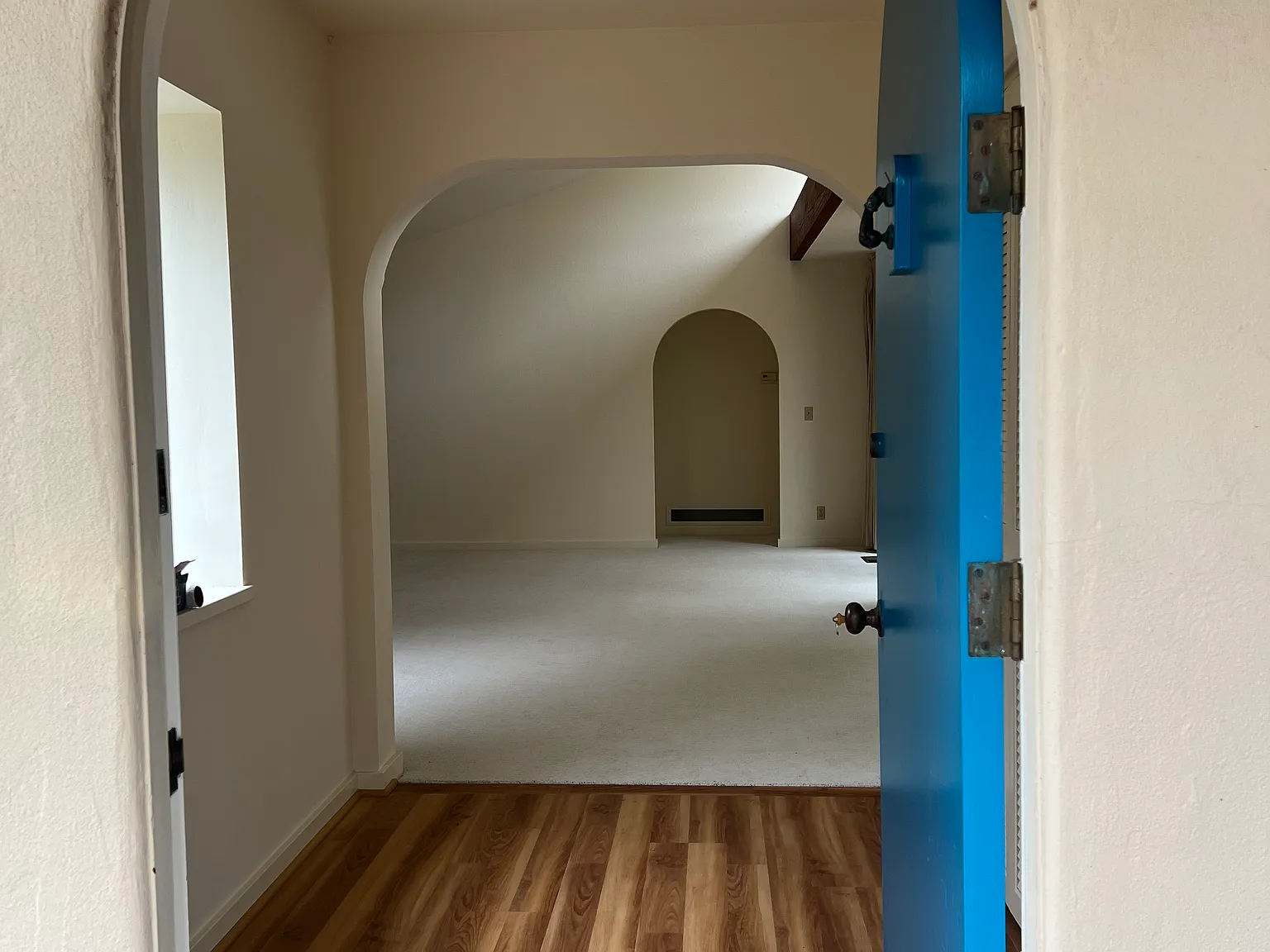 2 bed, 1.5 bath, 1400 sqft, $5,000 — Photo 2