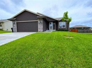 7023 SW 17th St, Topeka, KS 66615