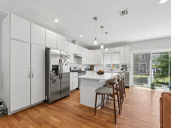 3rd image of 116-118 Hickory Ave