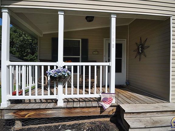 3rd image of 2208 SE Highland Ave