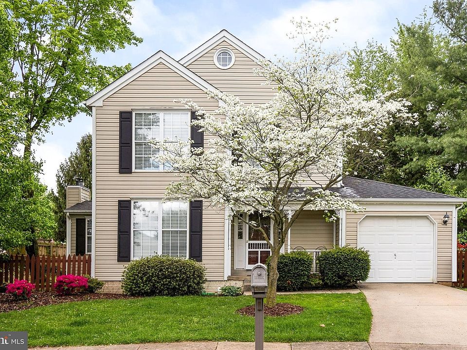 1st image of 303 Lester Ct NE