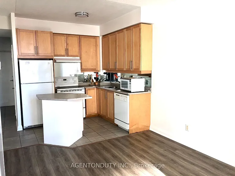 1121 Bay St #1604 — Photo 3