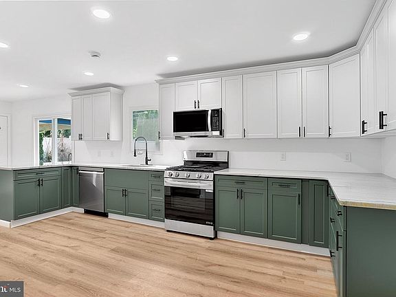 3rd image of 6470 Colchester Ave