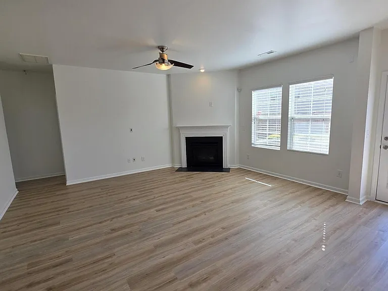 4209 Auburn Hills Dr — Photo 9