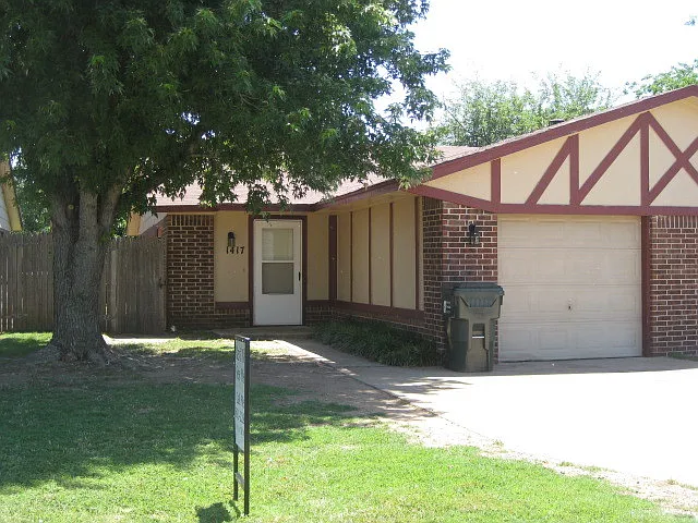 Two Bedroom two bath duplex. — Photo 3