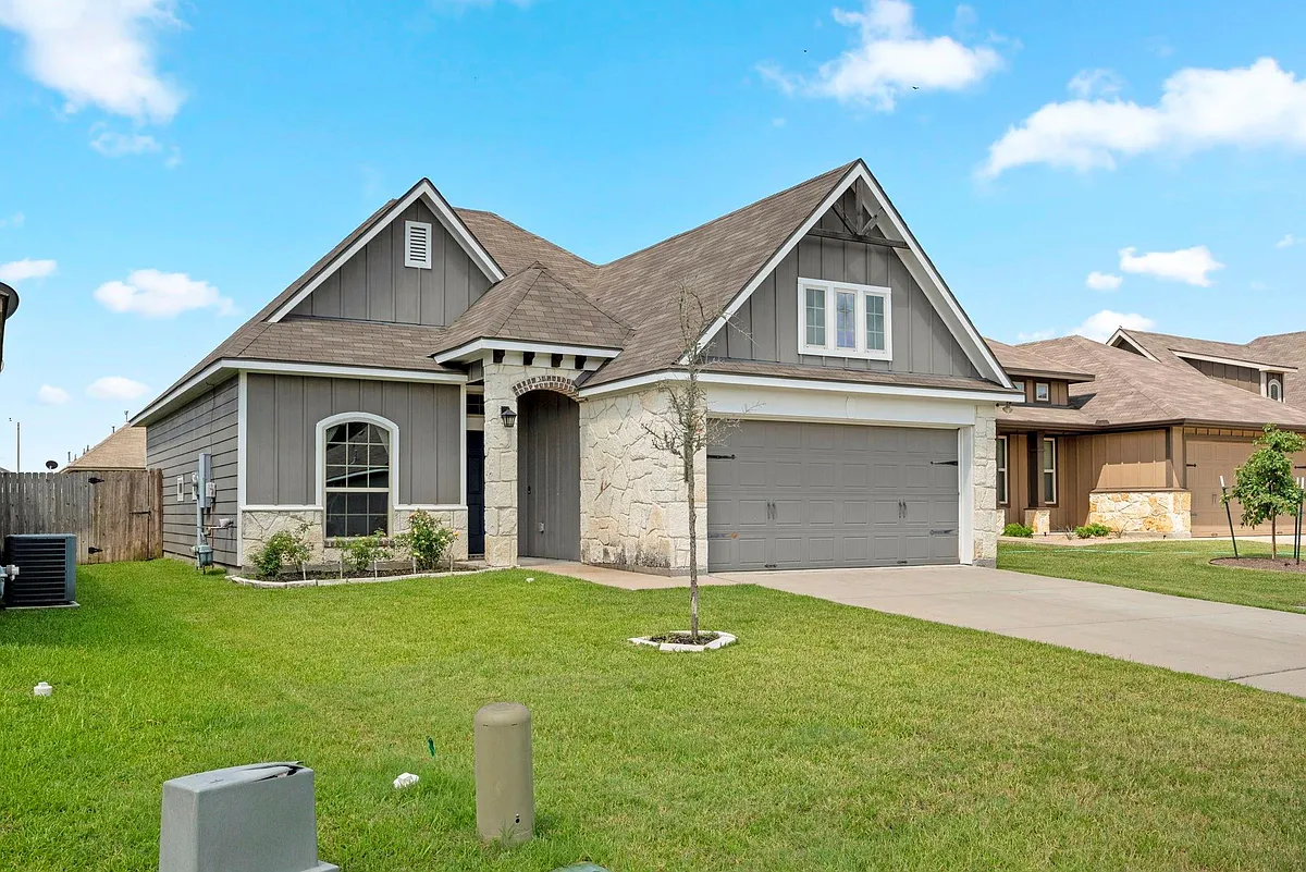 Building Photo - 2131 Naples Way