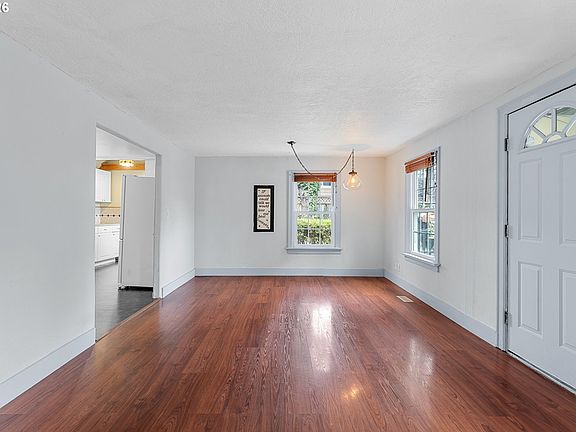 4th image of 3219 SE 174th Ave