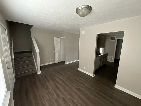 4th image of 909 W 30th St