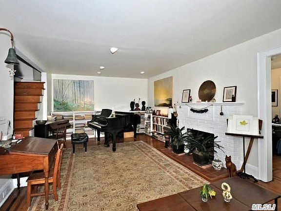 2nd image of 15 Revere St