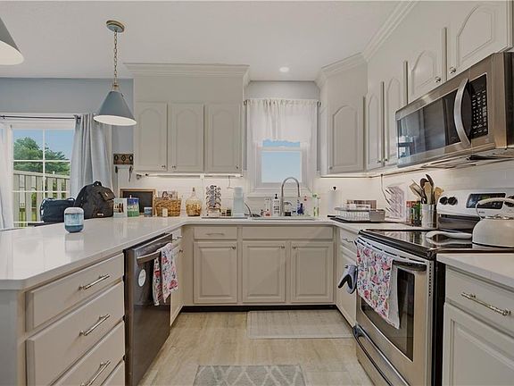 3rd image of 223 Oliphant Ln #A