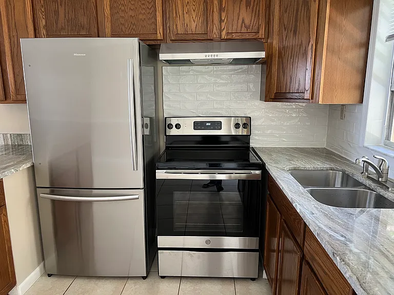 444 Georgia Ave — Photo 7