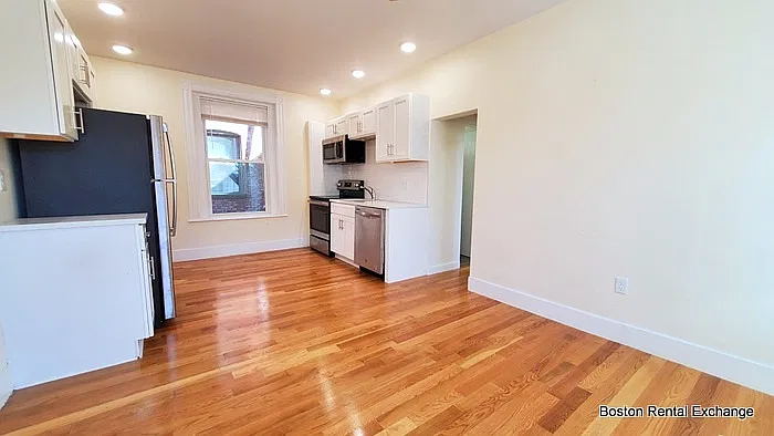 1 bed, 1.0 bath, $2,350 — Photo 4