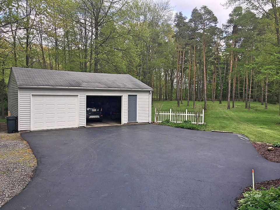 2nd image of 3372 Phalanx Mills Herner Rd